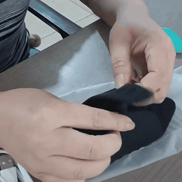 Adjusting the black device strap